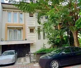RUMAH 3 LANTAI DI REGENCY 21, HOOK, STRATEGIS