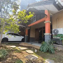 Rumah Hoek Dengan Lahan Luas Di Harapan Indah S8798