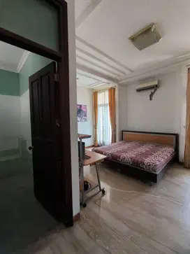 Rumah Full Furnish, Marmer, di Jl Seruni, Surabaya Pusat, NEGO