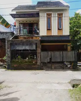 Rumah Cantik 2 Lantai di Dekat Kampus UGM Yogyakarta RSH 020