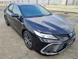 Camry Hybrid facelift TSS black on black km 60rb 2022 nik 2021