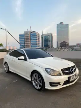 MERCY C250 AMG COUPE 2 DOORS AT 2013 WHITE ON RED SUPER CONDITION