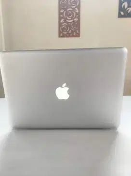 Macbook Pro 2012 ,mesin aman ,belum permah servis,Top