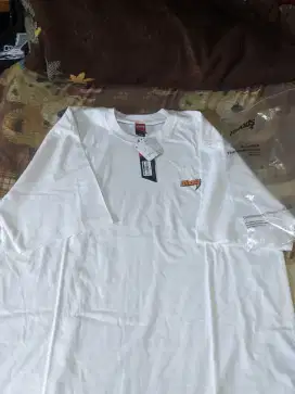 Kaos oversize putih . Brand .Blods