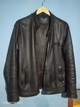 jaket kulit warna coklat tua
