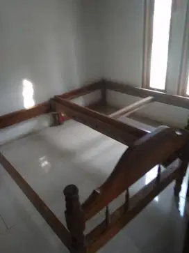 Dipan kayu jati