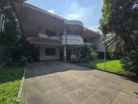 Jual rumah simprug golf hook 3 muka dekat senayan Jaksel
