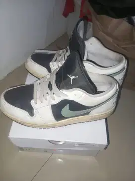 Sepatu air jordan 1 low jade smoke