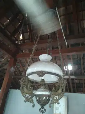 Lampu gantung antik