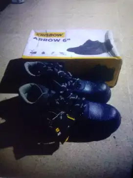 Sepatu safety sepatu pelindung