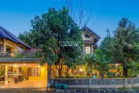 Dijual Rumah Mewah di Jogja Utara – 6 Kamar, Ada Joglo, Depan Pool
