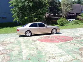 Mercedes-Benz E240 2000 Bensin