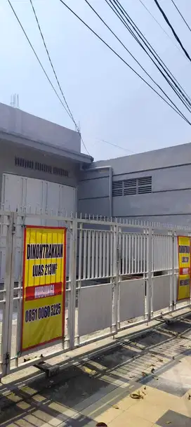 disewakan rumah semi toko di jalan panglima sudirman tuban kota jatim