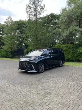 LEXUS LM350H 2024