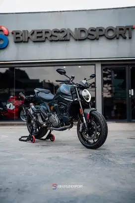 DUCATI MONSTER 937+ z900 r6 monster