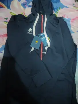 Jaket mills original size M kondisi baru (beli salah ukuran)