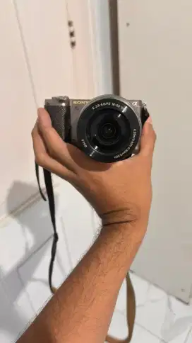 Kamera Mirrorless Sony a5100