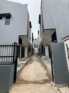 Di Jual Rumah Bagus di Jalan Srikaya Utan Kayu Utara