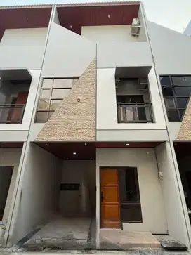 Townhouse exclusive di jaktim, akses jalan besar dan bebas banjir