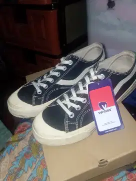 Sepatu vantela P'76 low (public)