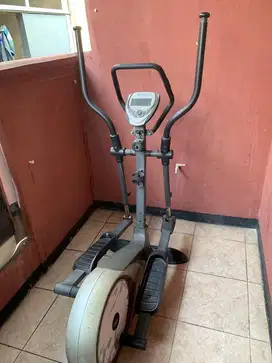 Di jual eliptical workout , dan treadmill