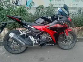 Honda CBR 150 hitam merah 2017 dki timur komplit original mantap
