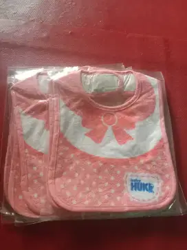 Celemek makan bayi
