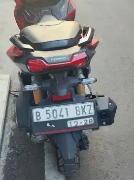 ADV Honda 160 cc. Warna merah hitam