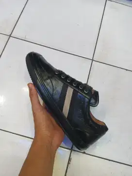 Sepatu pria snakers Bally orignal size 42