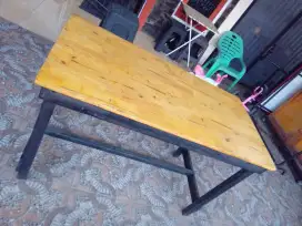 Meja kayu usaha