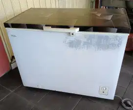 Frezer book TCL, kapasitas 315liter  mulus lus , belum pernah servis..