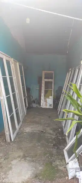 Pintu jendela kusen