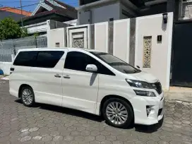 Toyota Vellfire 2012 tangan 1