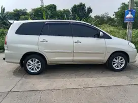 Toyota Kijang Innova 2011 Bensin