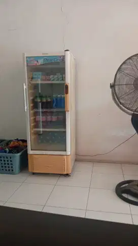 lemari es kulkas showcase polytron kondisi normal termurah