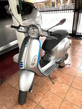 Dijual Piaggio Vespa Elettrica (listrik) tahun 2024 very low KM