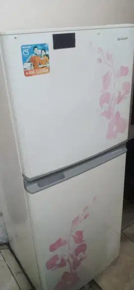Kulkas 2 pintu merek sharp