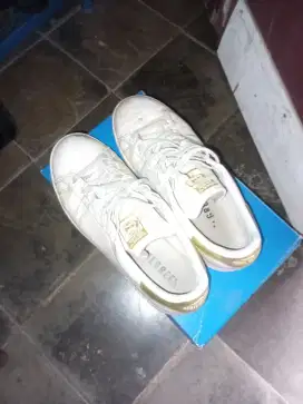 Di jual sepatu adidas bekas tapi masih bagus