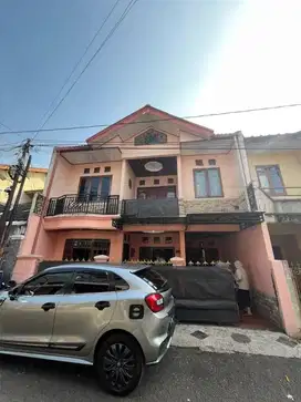 MURAH*DISEWAKAN RUMAH 2 LANTAI DI KOMPLEK MARGAHAYU RAYA KOTA BANDUNG