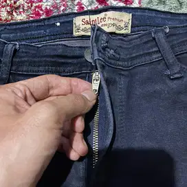 Celana panjang hitam