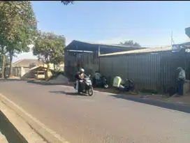 Bangunan bekas Rongsok pinggir jln Cicabe parakan muncang
