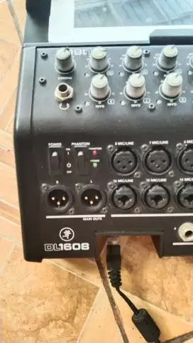 MIXER  MACKIE DL 1608