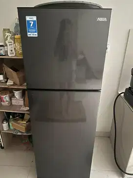 Kulkas, meja tv , rak buku , lemari