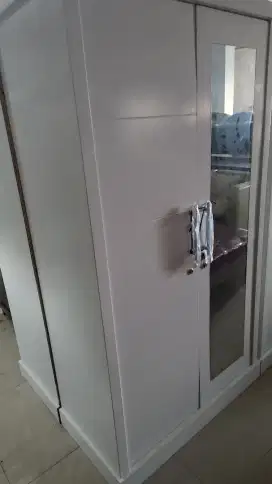 Lemari baju 2 pintu