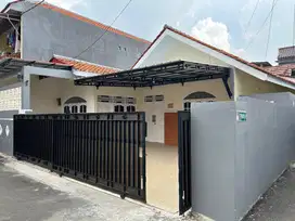 Rumah terawat bagus siap huni lingkungan non cluster  di Cijantung