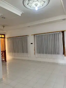 Dijual Cepat Rumah 2,5 Lantai Kompleks Perumahan Sariwangi