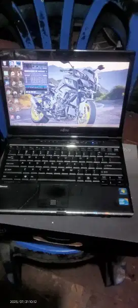 Laptop fujitsu intel corei5 normal siap pakai.