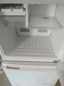 Kulkas Sharp 2 pintu