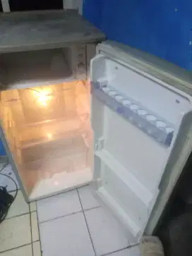 Kulkas sepintu merk sharp masih orian pabrik