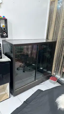 Meja etalase ukuran 1M